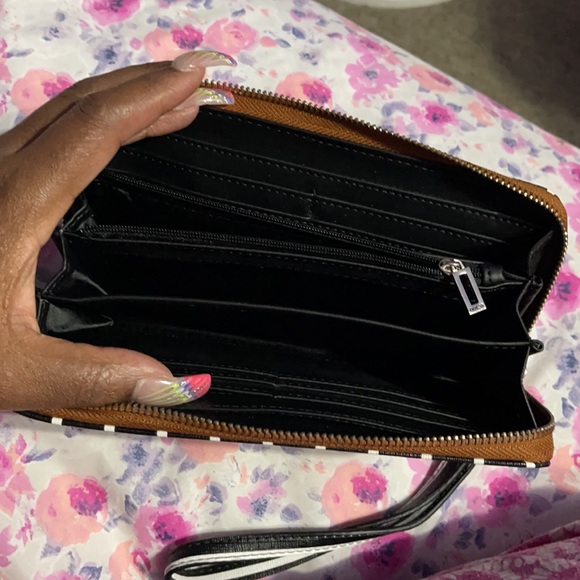 Guess zip around wallet wristlet - Picture 5 of 7